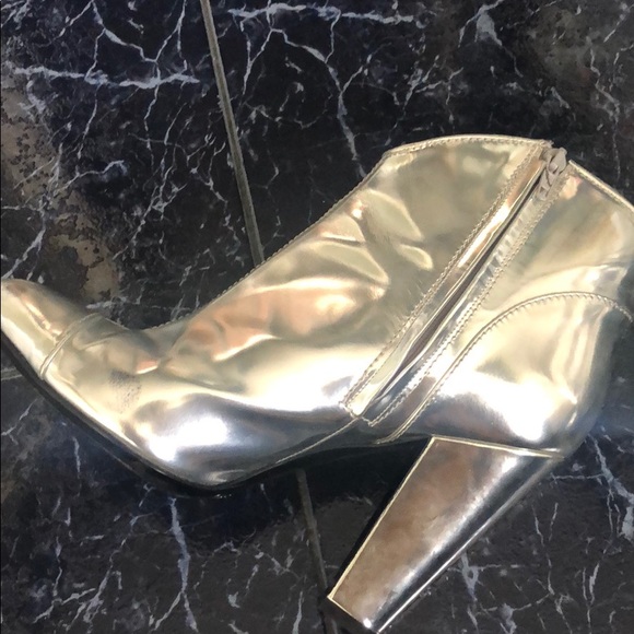 Burberry silver ankle boot 👢 size 391/2 - Picture 3 of 11